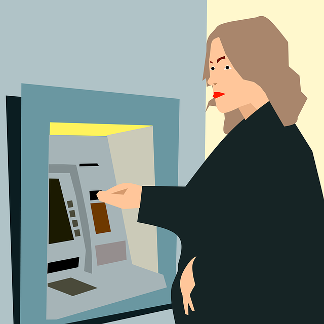 žena u bankomatu